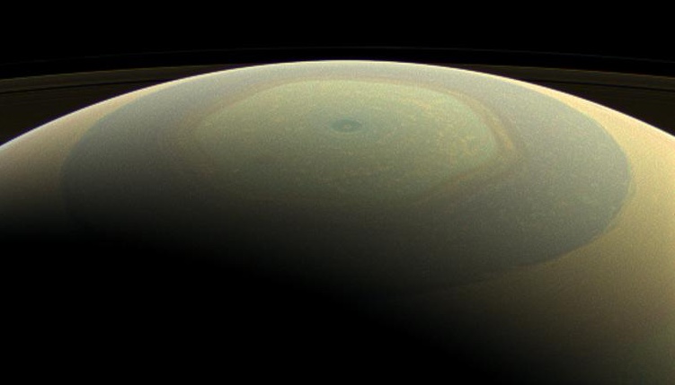 Swirling storm at Saturn's north pole