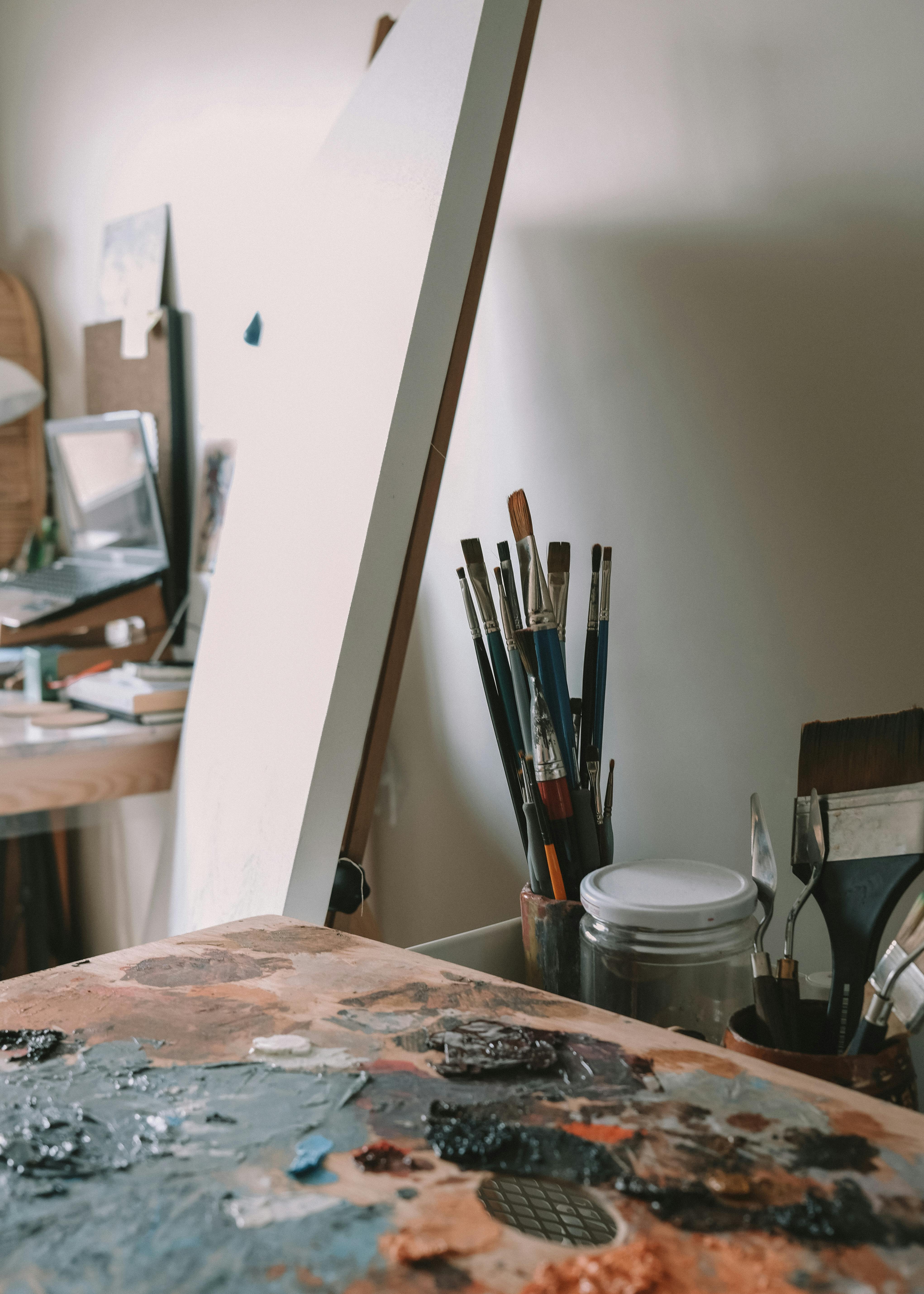 Lerretsmaling med pensel pa lerret